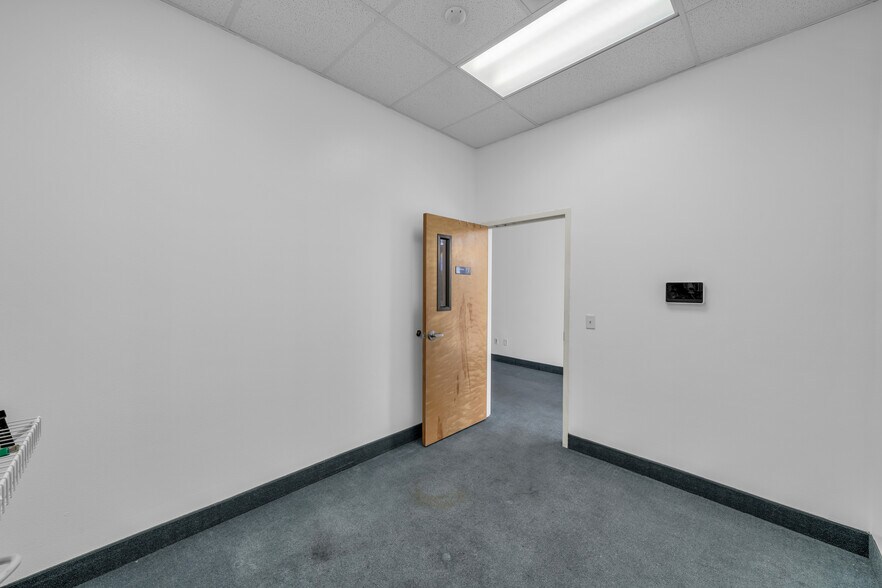 More Photos Of 520 W Telegraph St, Washington Freestanding For Lease