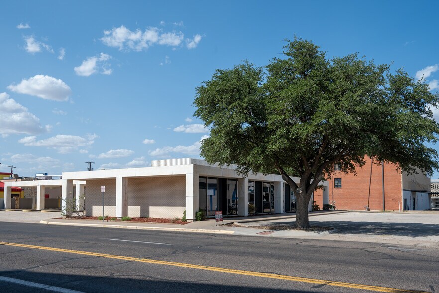Primary Photo Of 132 W 7th St, Odessa Specialty For Lease