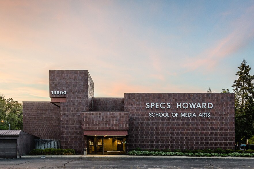 More Photos Of 19900 W 9 Mile Rd, Southfield Office For Sale