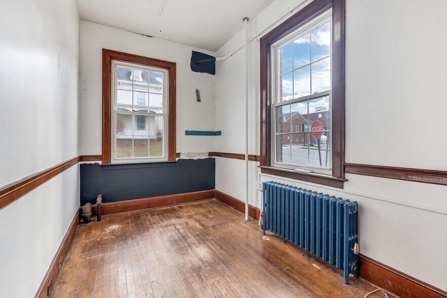 More Photos Of 192 Main St, Ellsworth Storefront For Sale