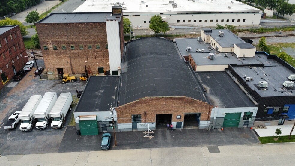 More Photos Of 164-168 Montgomery St, Albany Distribution For Sale