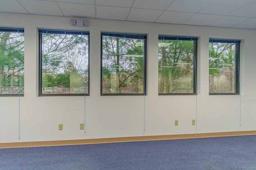 More Photos Of 10 Maxwell Dr, Clifton Park Medical For Lease