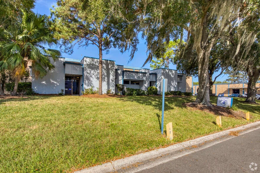 More Photos Of 5500-5550 Airport Blvd, Tampa Warehouse For Lease