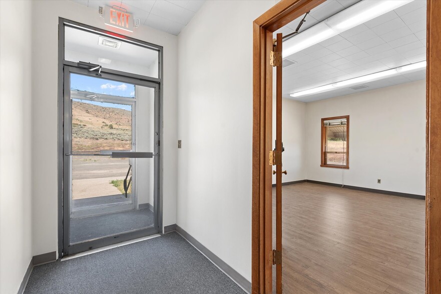 More Photos Of 1050 S Bridge St, Baker City Office For Sale
