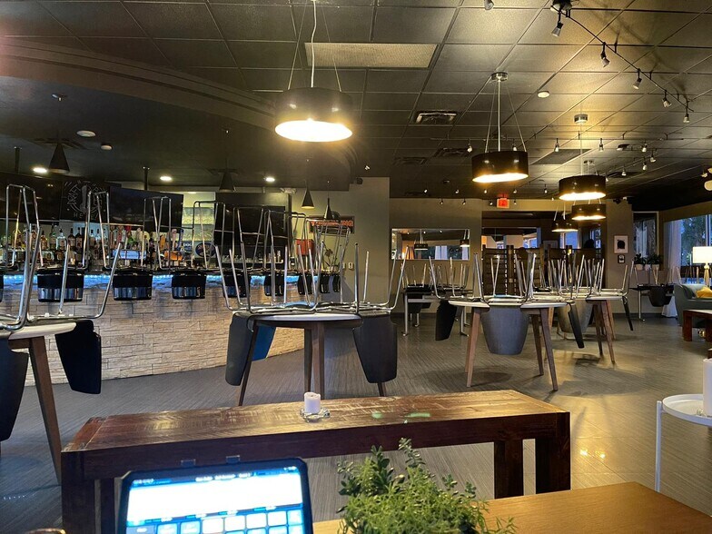 More Photos Of 350 E Seminole Blvd, Sanford Freestanding For Sale