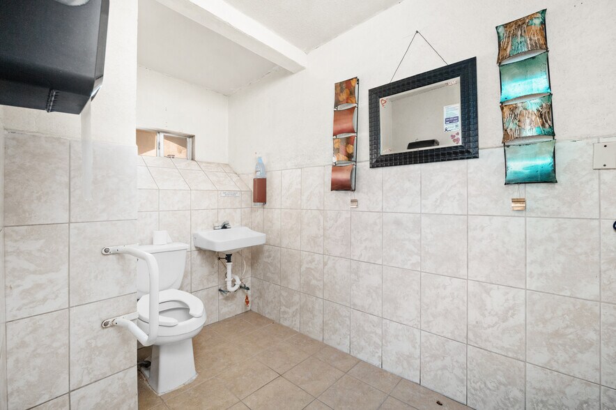 More Photos Of 1710 Second St, Pleasanton Restaurant For Sale