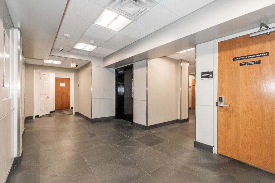 More Photos Of 575 Jericho Tpke, Jericho Office For Sale