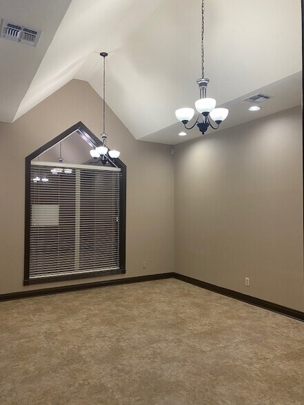 More Photos Of 15303 Huebner Rd, San Antonio Office For Lease