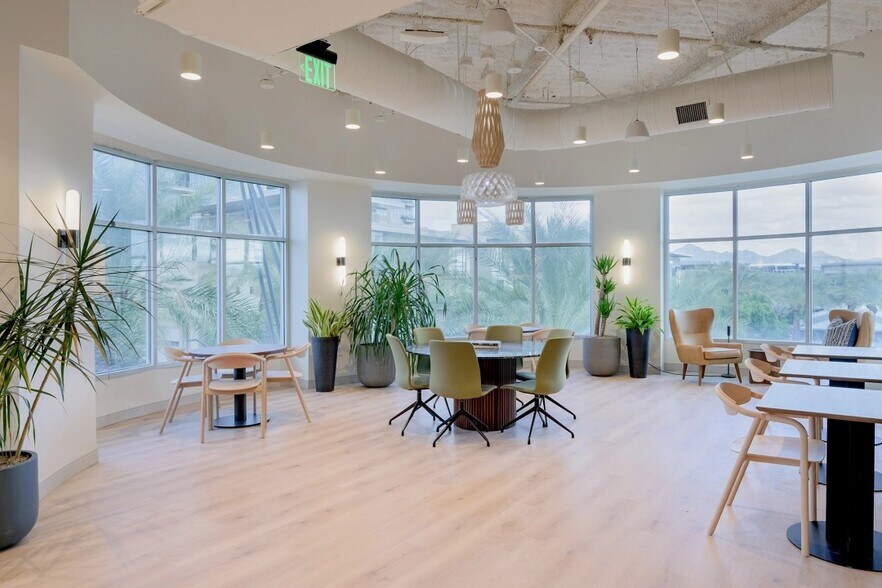 More Photos Of 15051 N Kierland Blvd, Scottsdale Coworking Space