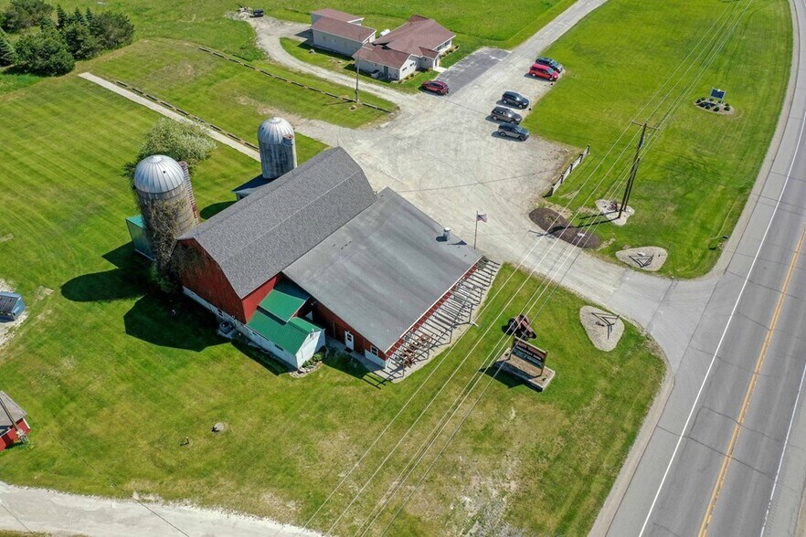 More Photos Of 6216 WI-42, Egg Harbor General Retail For Sale