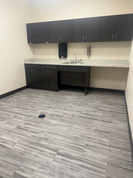 More Photos Of 207 S FM 548, Forney Medical For Lease