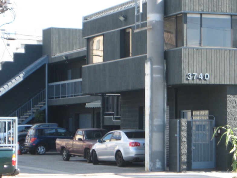 More Photos Of 3740 Overland Ave, Los Angeles Office For Lease