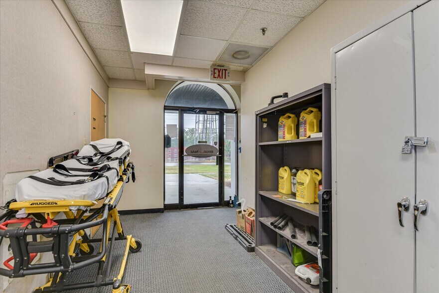 More Photos Of 1089 Augusta Rd, Warrenville Office For Sale