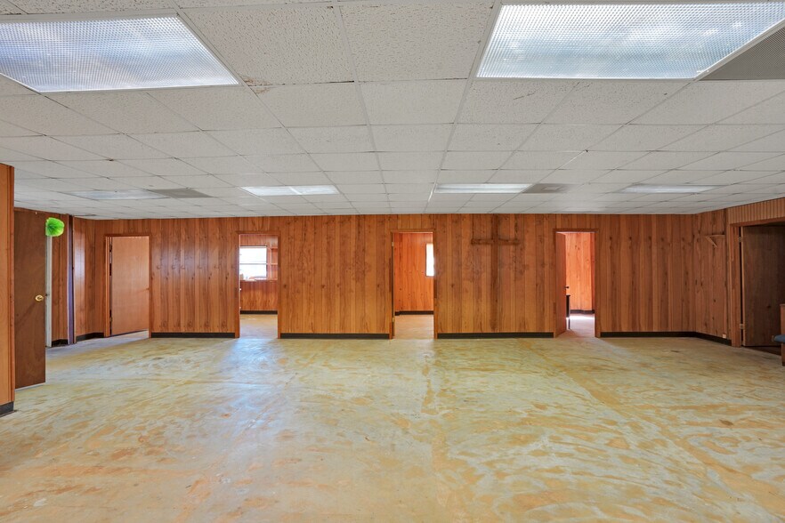 More Photos Of 29 County Road 2295, Cleveland Office For Sale