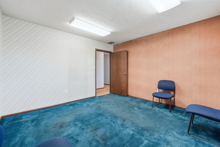 More Photos Of 3201 E Center St, Warsaw Office For Sale