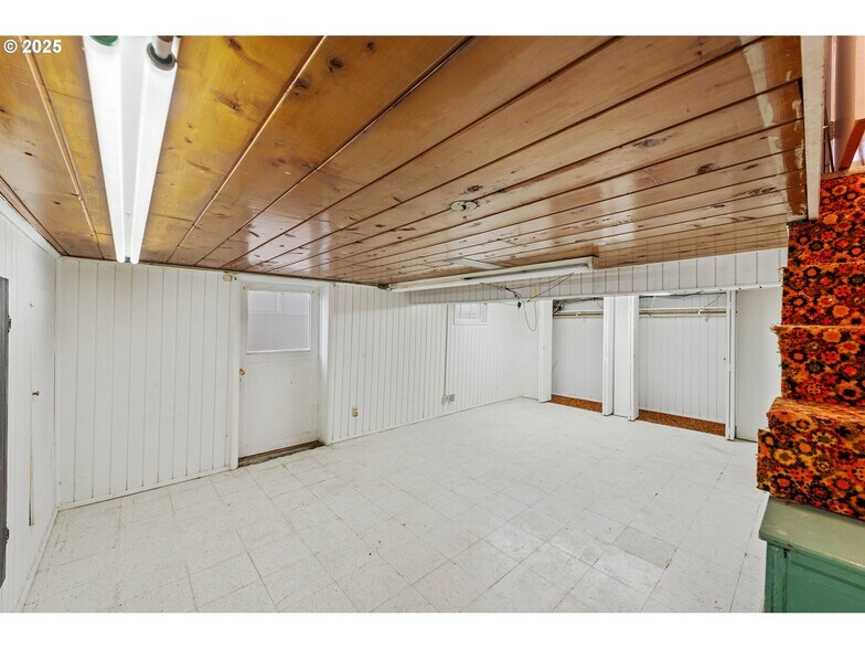 More Photos Of 2235 Broadway Ave, North Bend General Retail For Sale