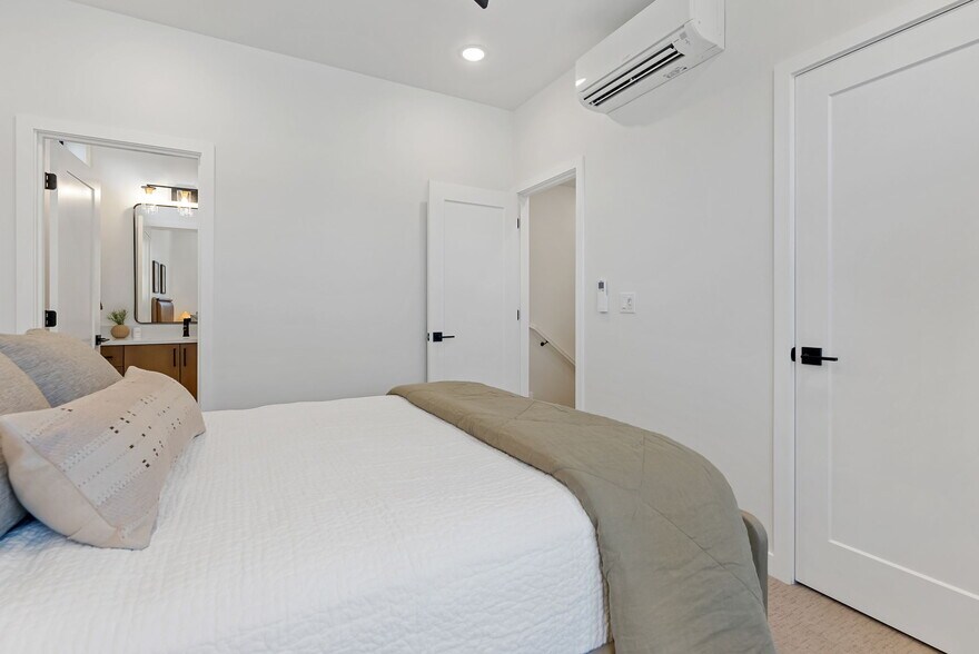 More Photos Of 127 NW Broadway St, Bend Apartments For Sale