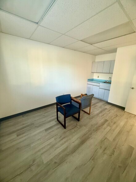 More Photos Of 215 E Laurel Rd, Stratford Medical For Lease