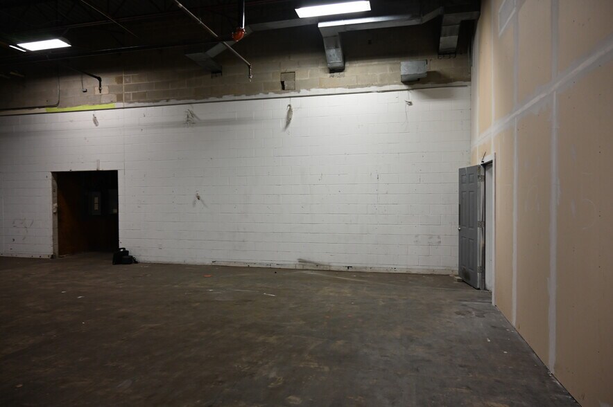 More Photos Of 2300 Claremont Ave, Ashland Freestanding For Lease
