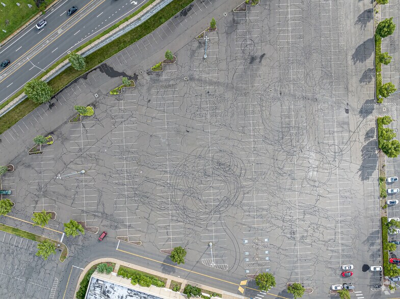 More Photos Of 575 Union St, Waterbury Department Store For Lease