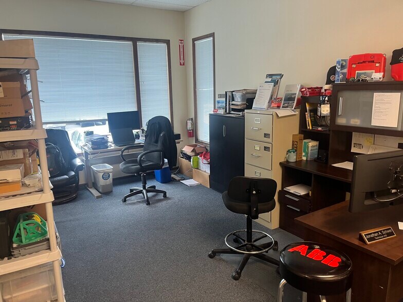 More Photos Of 4237 24th Ave W, Seattle Manufacturing For Lease