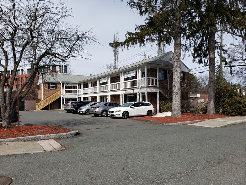 More Photos Of 228 Triangle St, Amherst Office For Sale