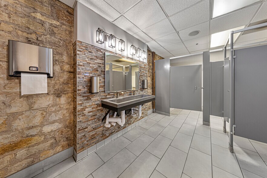 More Photos Of 517 2nd St, Hudson Storefront Retail Office For Sale