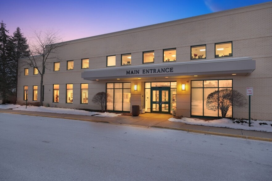 More Photos Of 150 W Half Day Rd, Buffalo Grove Medical For Lease