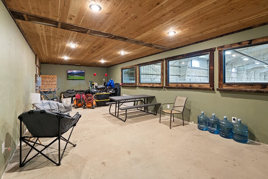 More Photos Of 555 Twin Bridges Rd, Whitefish Specialty For Sale