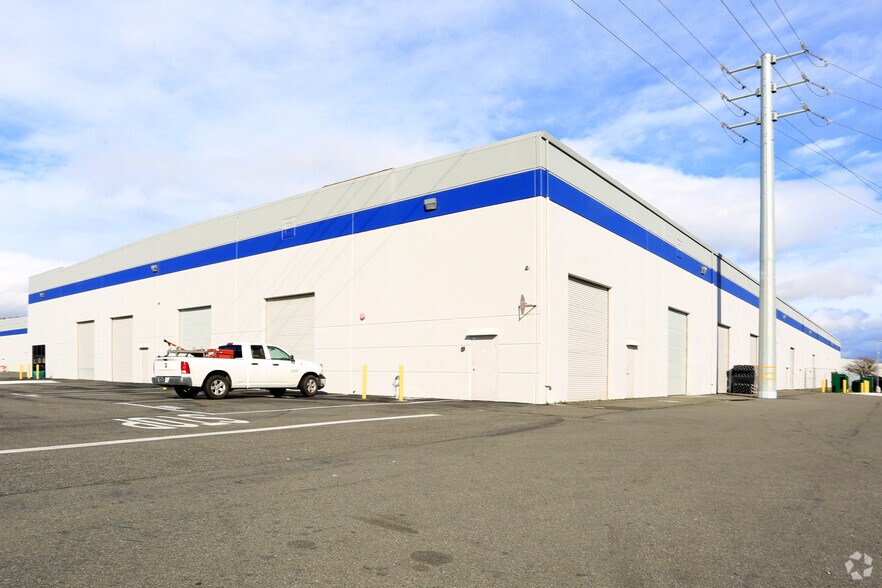 More Photos Of 1720 N Market Blvd, Sacramento Warehouse For Lease