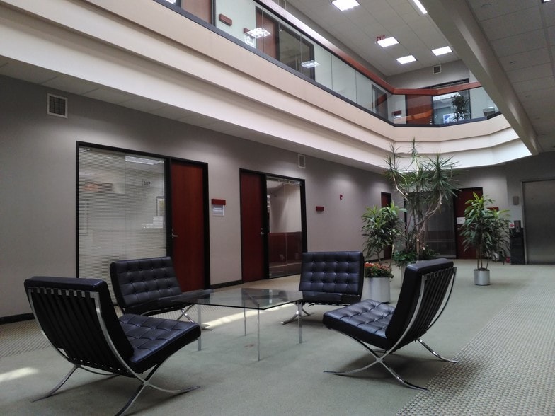 More Photos Of 1700 Park St, Naperville Office For Lease