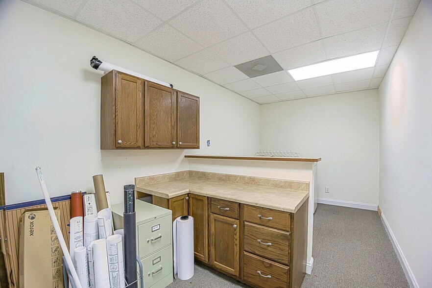 More Photos Of 10310 Memory Ln, Chesterfield Office For Sale
