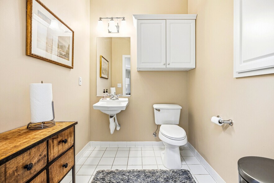 More Photos Of 501 Johnson Ferry Rd, Marietta Office For Sale