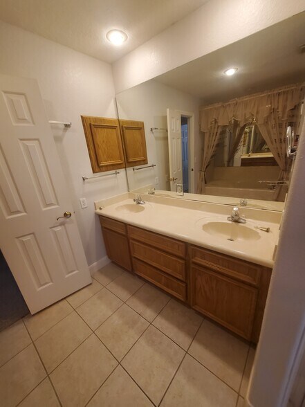 More Photos Of 1700 FM 517 Rd E, Dickinson Loft Creative Space For Lease