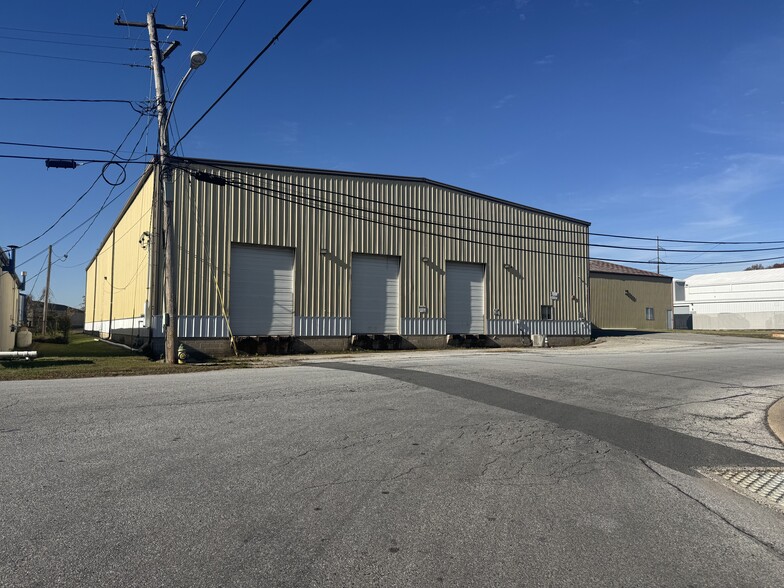 More Photos Of 4 Copper Dr, Wilmington Warehouse For Lease