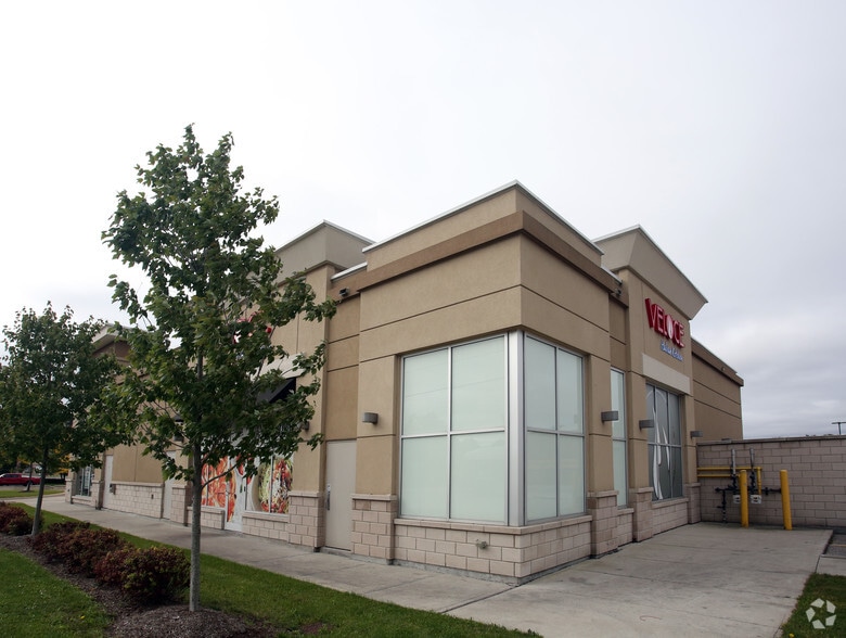 More Photos Of 795 Wonderland Rd S, London Storefront For Sale