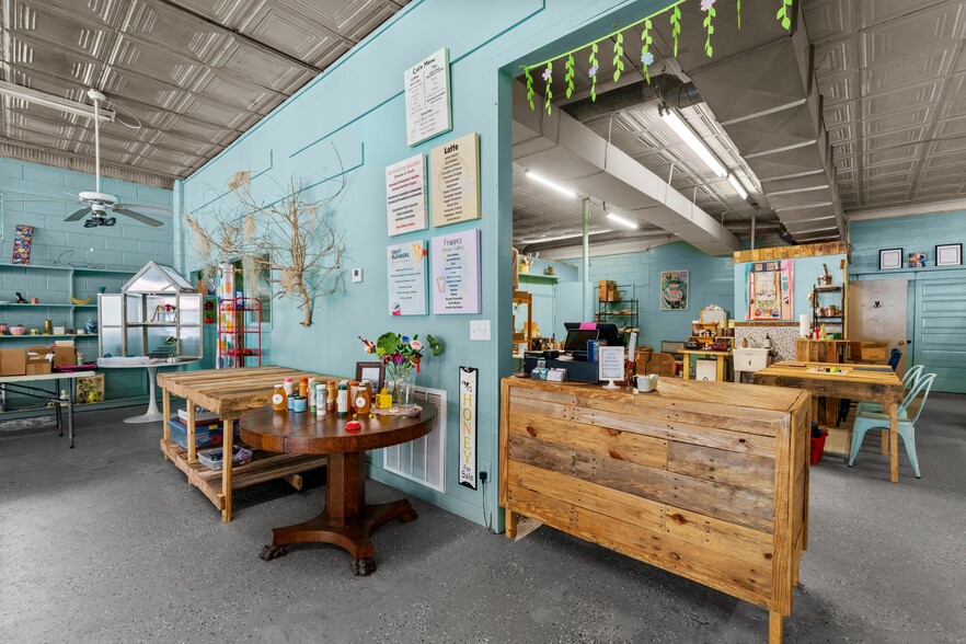 More Photos Of 403 Carthage St, Cameron General Retail For Sale