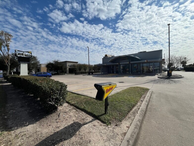 More Photos Of 5195 W 34th St, Houston Fast Food For Lease