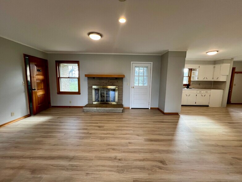 More Photos Of 658 N Broadway, Portland Storefront Retail Office For Lease