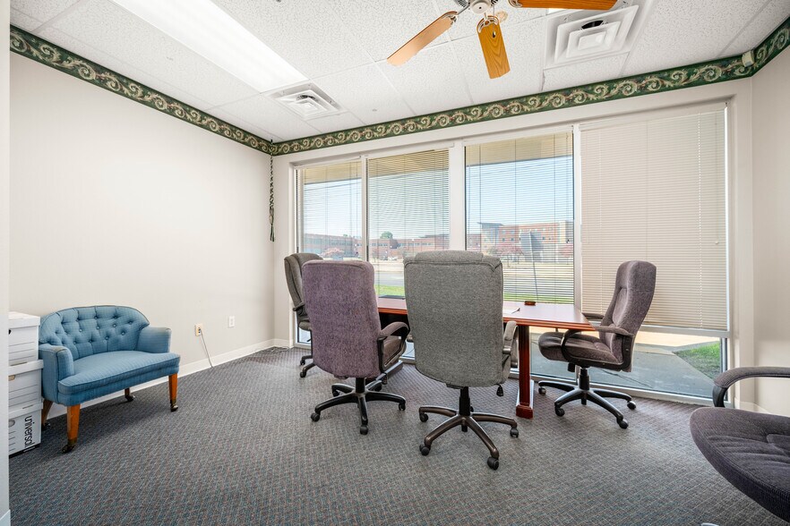 More Photos Of 816 University Pky, Natchitoches Office For Sale