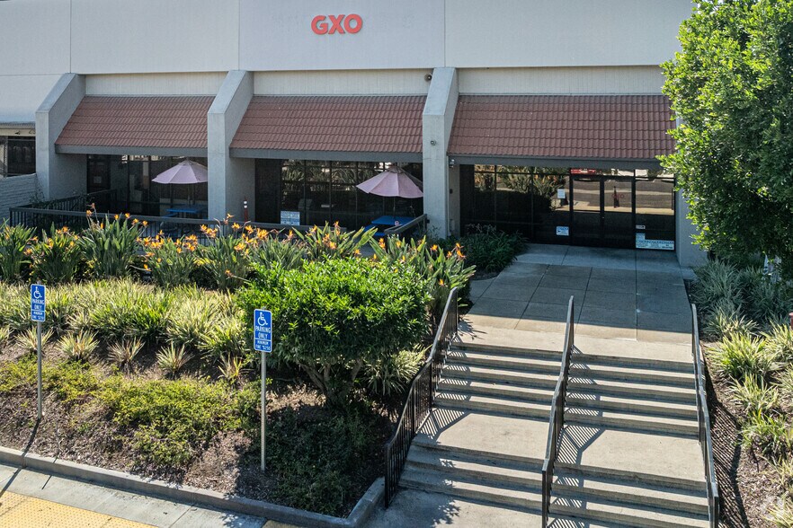 More Photos Of 9400-9500 Santa Fe Springs Rd, Santa Fe Springs Distribution For Lease