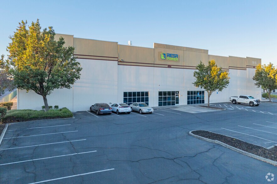 Primary Photo Of 1915 N MacArthur Dr, Tracy Distribution For Lease