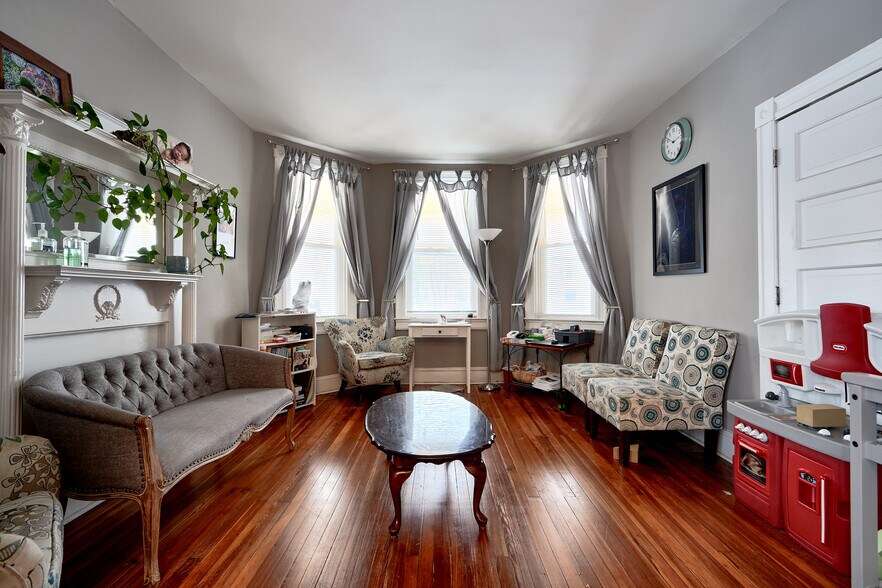 More Photos Of 16-18 Sudbrook Ln, Pikesville Office Residential For Sale