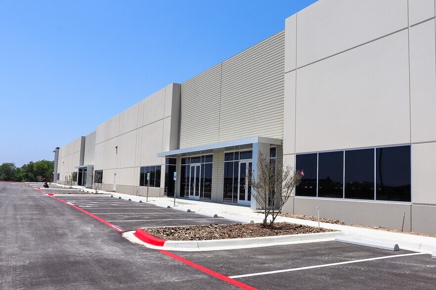 More Photos Of 912 Flustern Rd, San Marcos Distribution For Lease