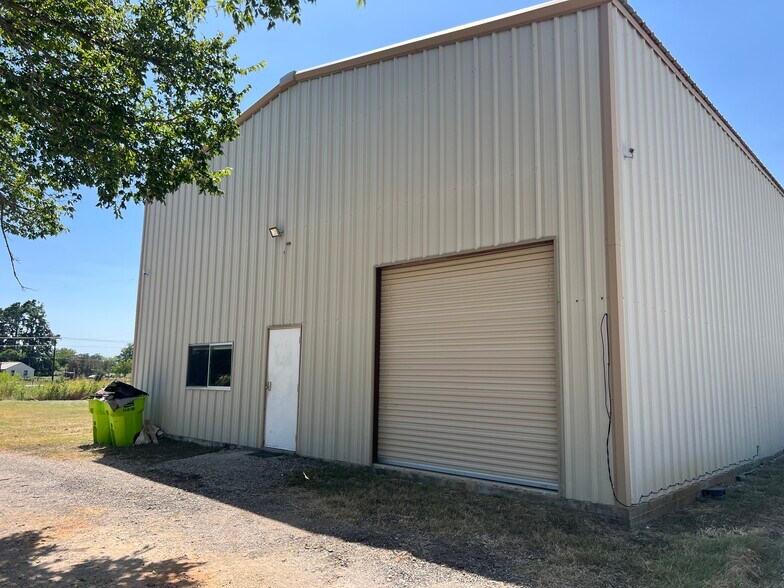 More Photos Of 204 FM 696, Elgin Light Manufacturing For Sale