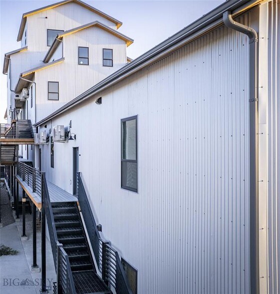 More Photos Of 924 E Park St, Livingston Apartments For Sale