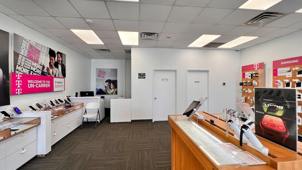 More Photos Of 4455-4457 N 72nd St, Omaha Storefront For Sale