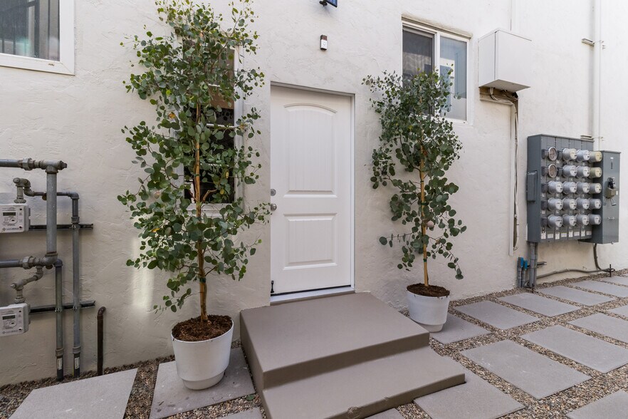 More Photos Of 1827 E 4th St, Long Beach Apartments For Sale