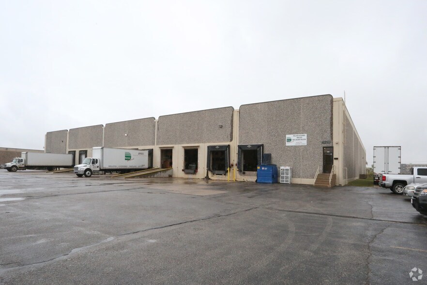 More Photos Of 4210 Will Rogers Pky, Oklahoma City Distribution For Lease