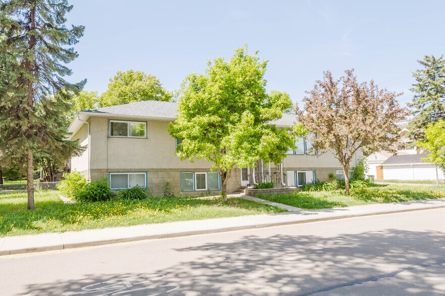 More Photos Of 8504 98 St NW, Edmonton Apartments For Sale